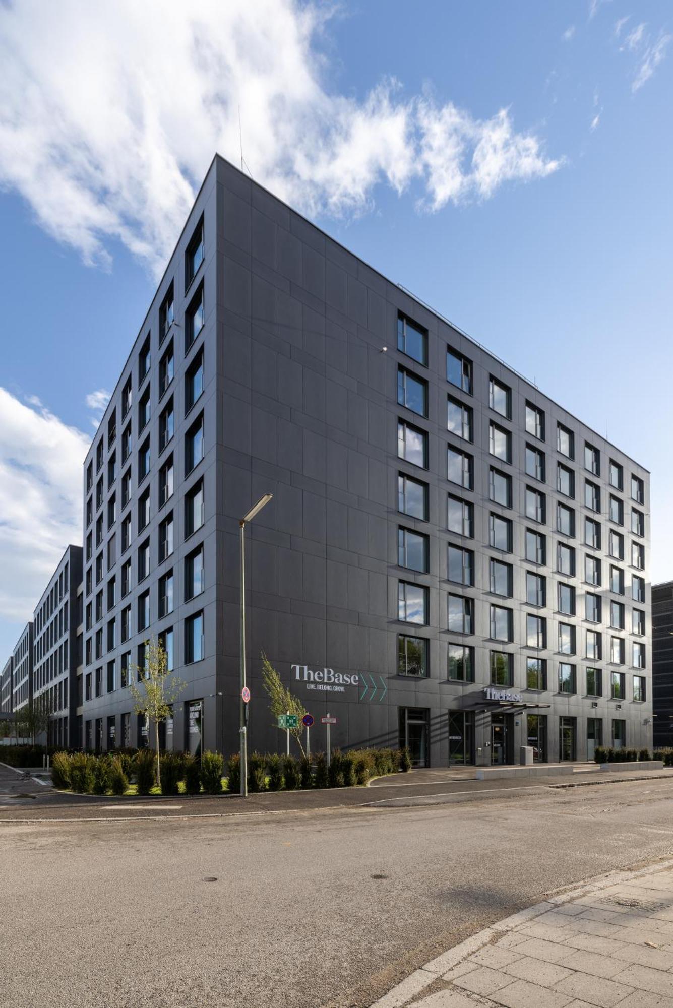 The Base Hotel 3*
